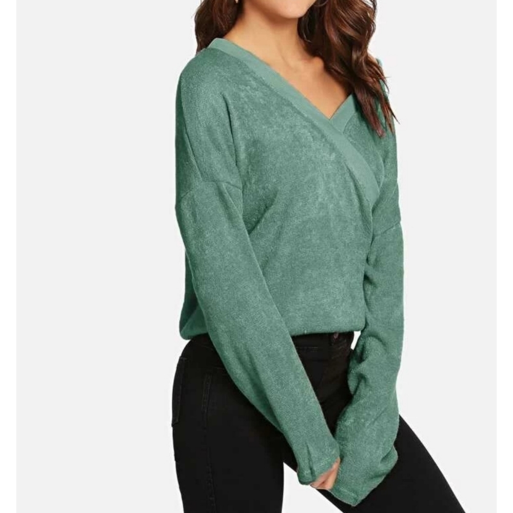 🔥FINAL SALE🔥VIVA | Green V-neck Solid Sweater - Picture 3 of 5